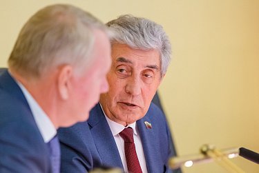Депутаты приняли в первом чтении бюджет Оренбуржья 
